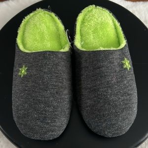 OFoot Slippers.  NWT